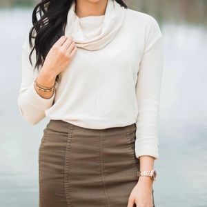 Turtle neck lightweight sweater